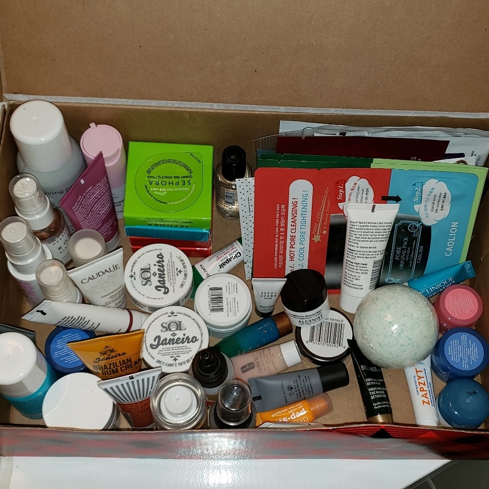 Box of Makeup Samples!